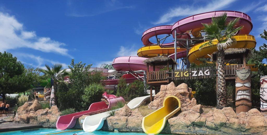 Cómo disfrutar Aquopolis Madrid con niños: novedades verano 2026 2 Zig Zag en el parque acuático Aquopolis de Villanueva de la Cañada en Madrid.
