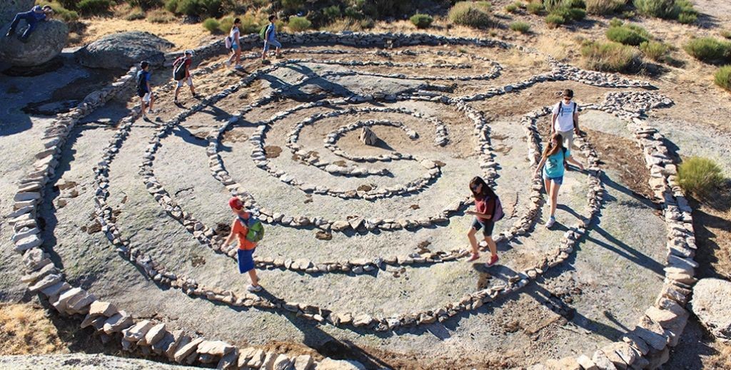 Escultura del laberinto en Cerro Gallinero, en Hoyocasero, Ávila.