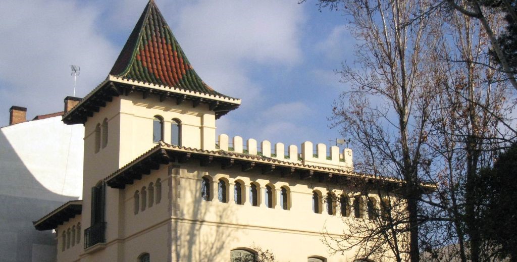 Exterior edificio antiguo Museo Ciencias Naturales de Granollers, Barcelona - Mamá Tiene un Plan.