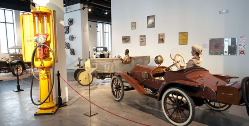 Museo automovilístico y de la moda de Málaga - Mamá Tiene un Plan.