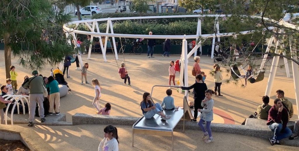 Parque infantil La Playita de Poblenou en Barcelona / Mamá Tiene un Plan.