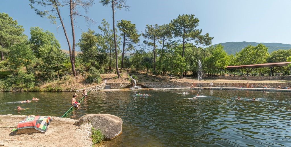 Piscina natural de La Pinara, en La Adrada, Ávila - Mamá Tiene un Plan.