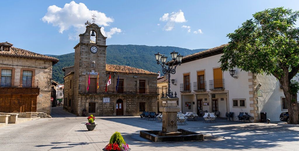 Plaza de la Villa de La Adrada, Ávila - Mamá Tiene un Plan.