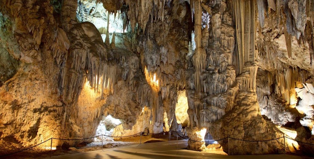 Cueva de Nerja - Mamá Tiene un Plan.