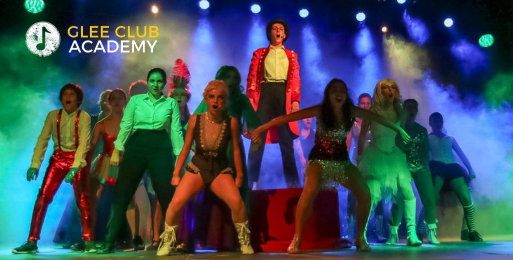 Imagen de escena de una de las obras representadas por los alumnos de Glee Club Academy