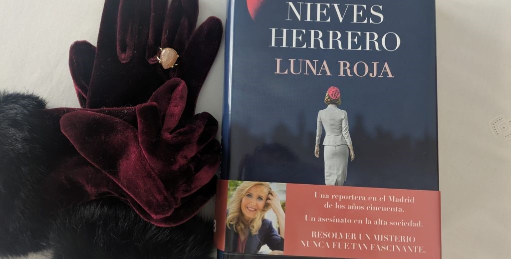 Portada de la novela 'Luna negra', de Nieves Herrero - Mamá Tiene un Plan.