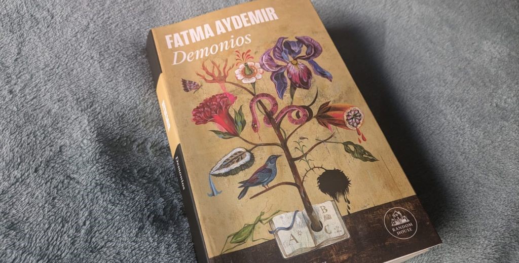 Portada de Demonios, novela de Fatma Aydemir - Mamá Tiene un Plan.