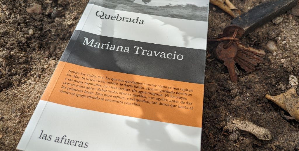 Portada de la novela 'Quebrada', de Mariana Travacio - Mamá Tiene un Plan.