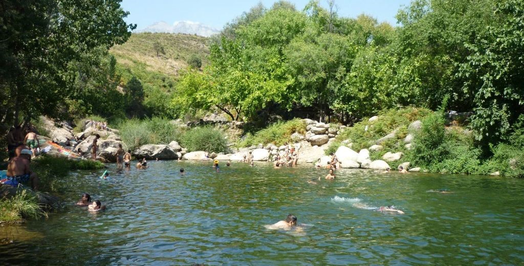 Piscina natural de El Raso, Ávila - Mamá Tiene un Plan.
