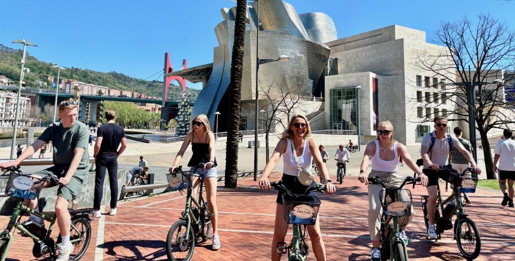 Bicicletas de la empresa Tourné Bilbao - Mamá Tiene un Plan.