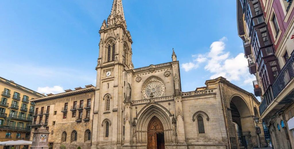 Fachada de la catedral de Santiago de Bilbao - Mamá Tiene un Plan.