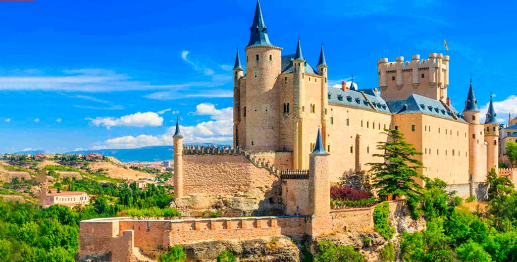 alcazar-segovia-00-mamatieneunplan