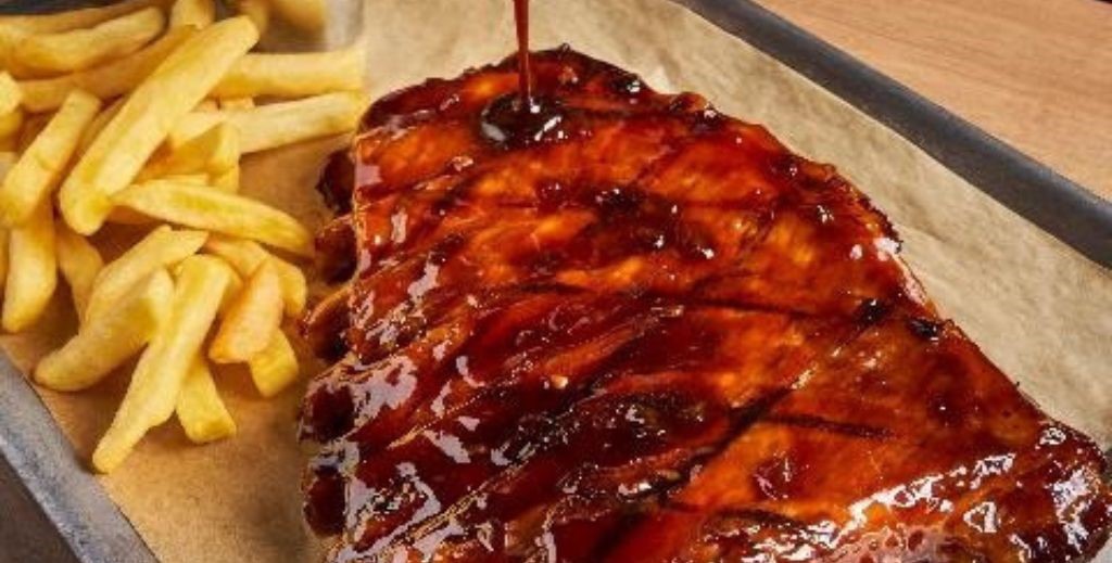 comer con ninos costillas mamatieneunplan 00 costillas en fosters hollywood