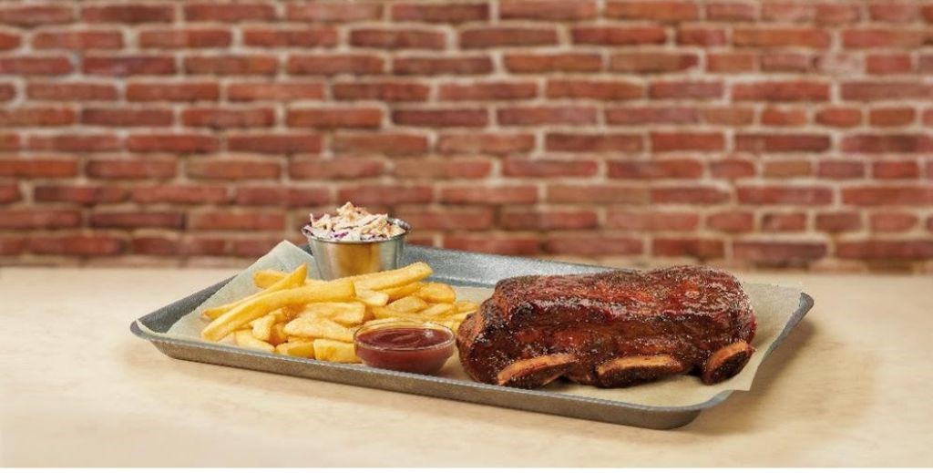 comer con ninos costillas mamatieneunplan 01 costillas en fosters hollywood
