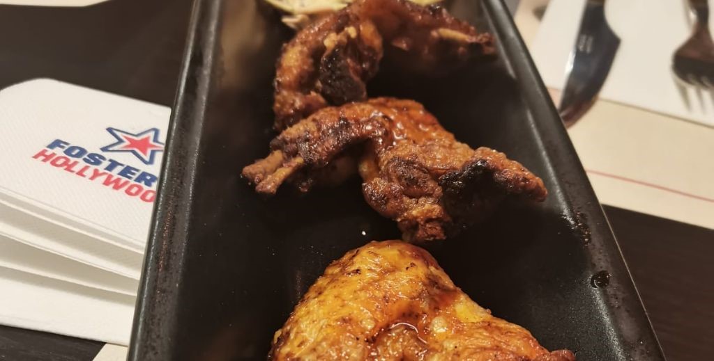 comer con ninos costillas mamatieneunplan 04 costillas en fosters hollywood