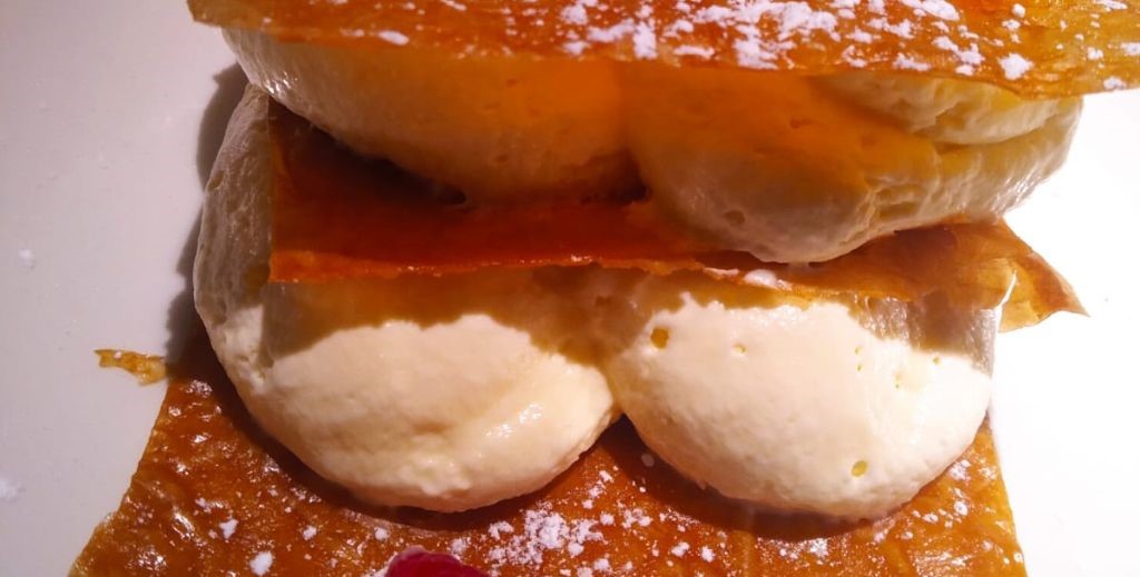 Diurno, un lugar precioso, íntimo y elegante, para comer y cenar de diez en el centro de Madrid 5 Milhoja de crema en Diurno Chueca, Madrid - Mamá Tiene un Plan.