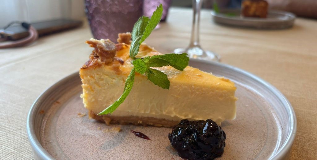 Tarta de queso en el restaurante del Club de Tiro de Madrid - Mamá Tiene un Plan. 