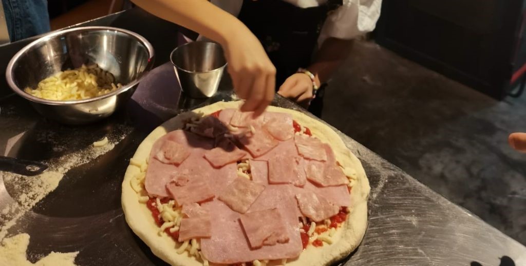 comer pizza con ninos mamatieneunplan 11 bizzo canalla
