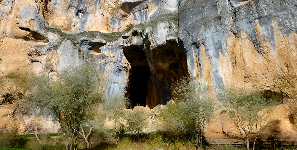 cueva grande 00 mamatieneunplan