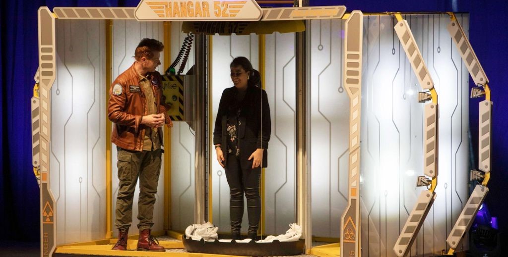 Escena de Hangar 52 de Mago Yunke - Mamá Tiene un Plan.