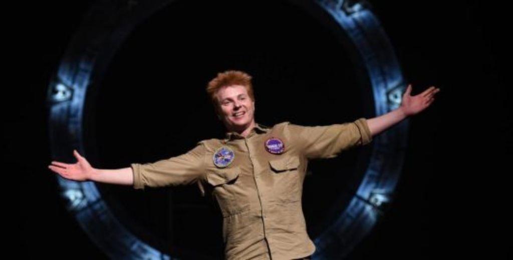 Escena de Hangar 52 de Mago Yunke - Mamá Tiene un Plan.