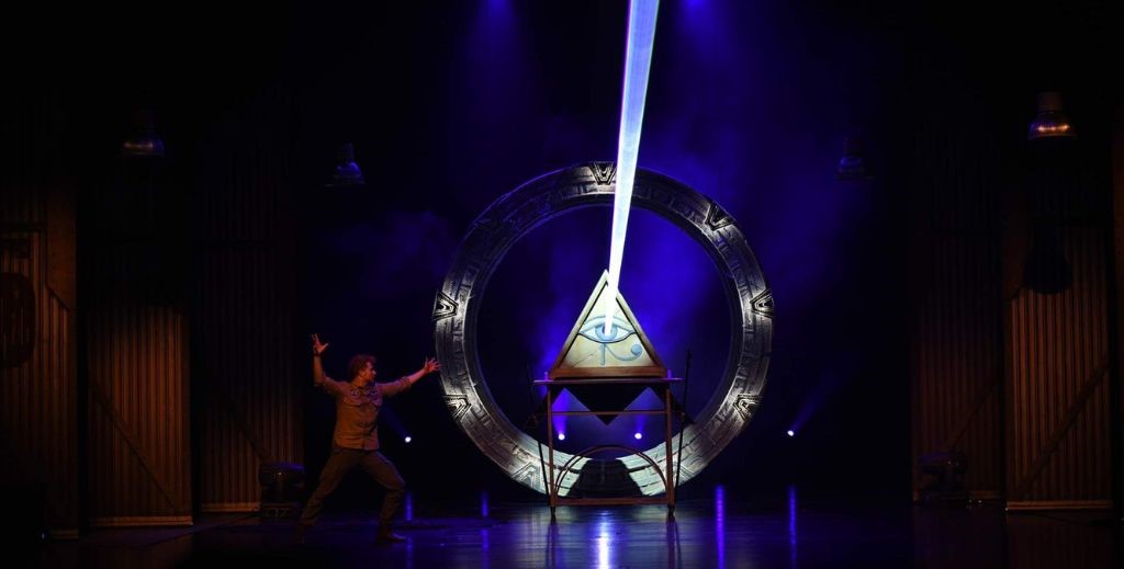 Escena de Hangar 52 de Mago Yunke - Mamá Tiene un Plan.