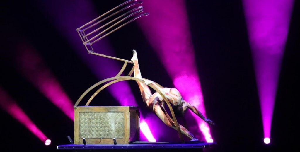 Escena de Hangar 52 de Mago Yunke - Mamá Tiene un Plan.