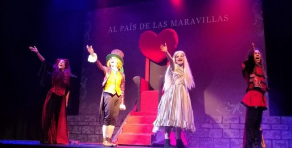 Musical Alicia en el País de las Maravillas de La Maquineta - Mamá Tiene un Plan.