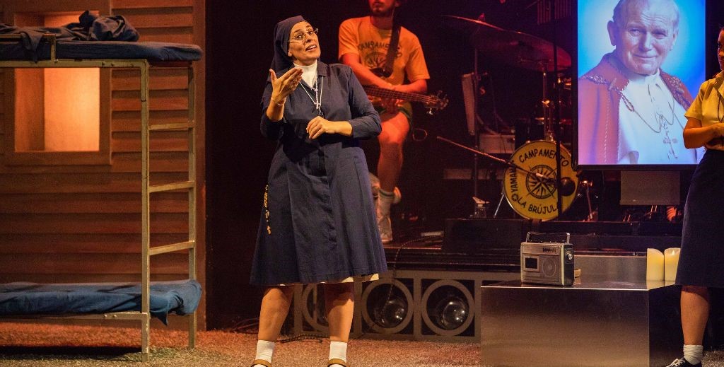 Escena del musical La Llamada - Mamá Tiene un Plan.