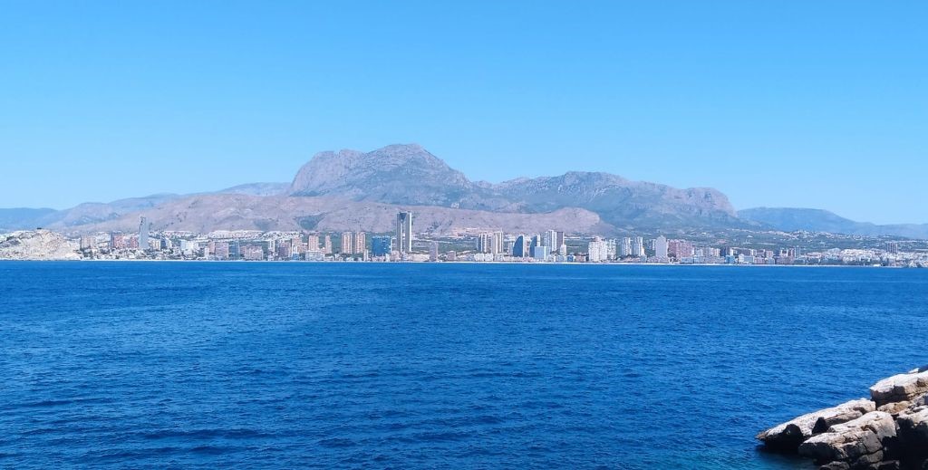 Isla de Benidorm - Mamá Tiene un Plan.