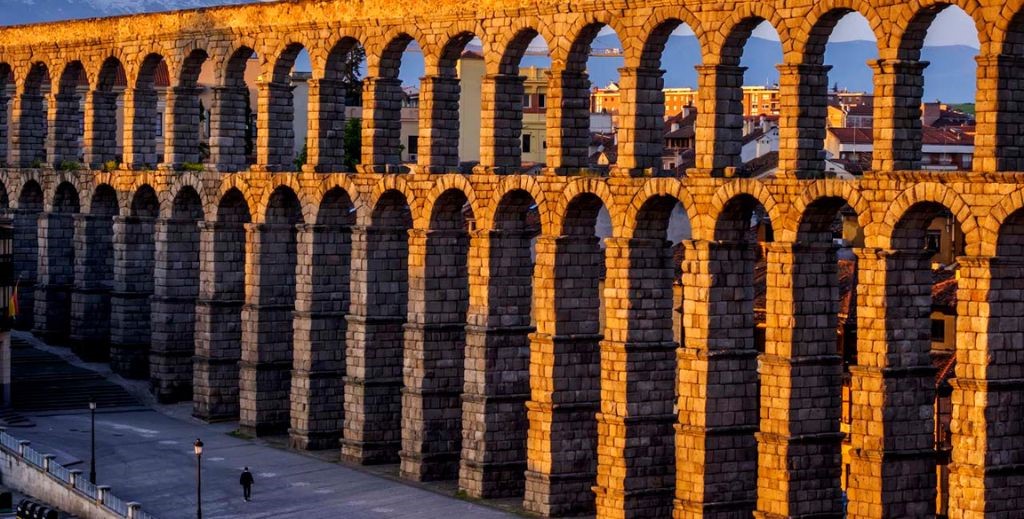 Imagen del Acueducto de Segovia, en la ciudad - Mamá Tiene un Plan.