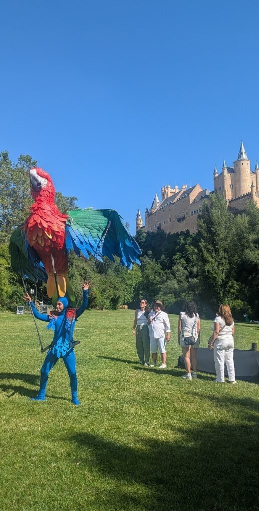 Los espectáculos llenaron de color la Pradera de San Marcos en Segovia Picnic Day - Mamá Tiene un Plan.