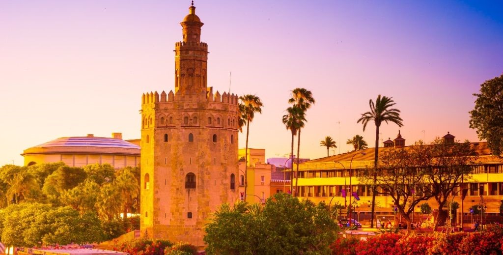Vista de la torre del oro de Sevilla - Mamá Tiene un Plan.