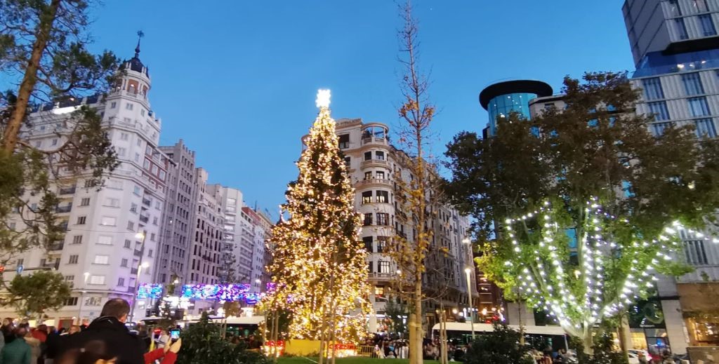 planes navidad madrid ninos mamatieneunplan 02 la navidena patinar sobre hielo madrid