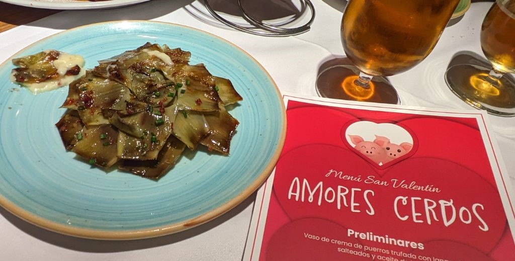 Celebramos San Valentín de la mejor manera: disfrutando del menú "Amores Cerdos" de Mercado de la Reina 10 1 restaurantes con ninos madrid mamatieneunplan 04 amores cerdos mercado de la reina
