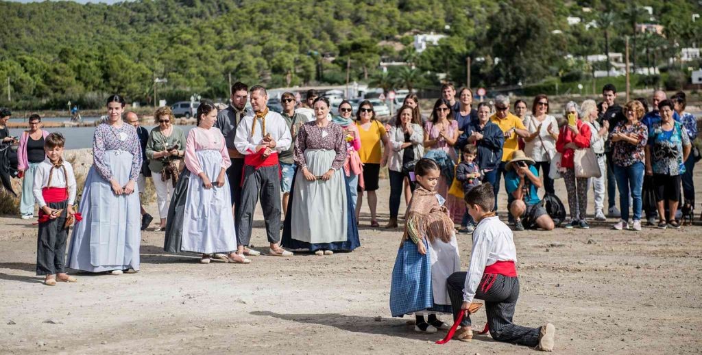 sant josep de sa talaia con ninos mamatieneunplan 03 fira de la sal ibiza en familia