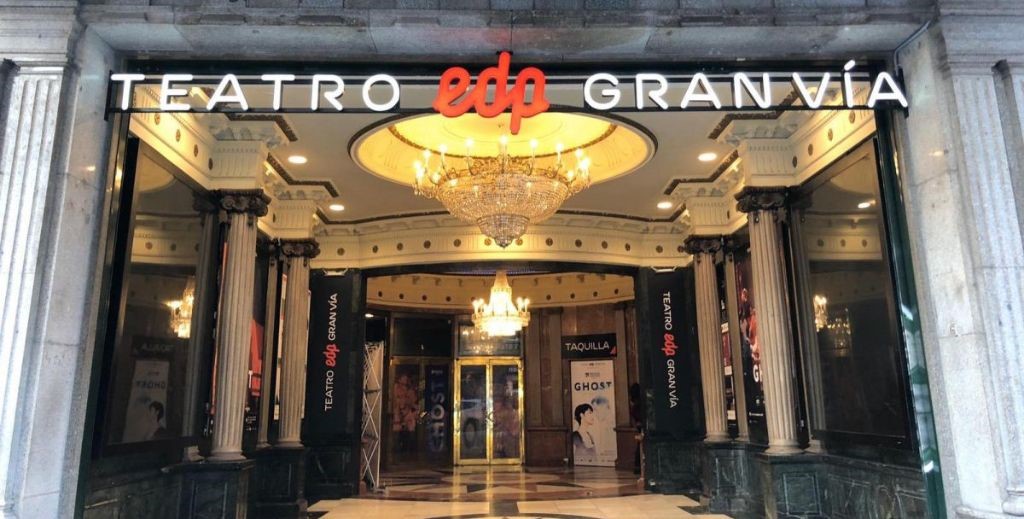 Entrada del Teatro Gran Vía de Madrid - Mamá Tiene un Plan.