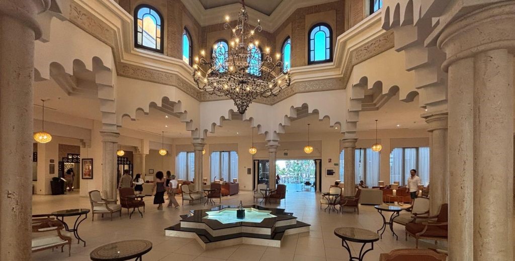 La decoración del hotel Vila Galé Isla Canela es de inspiración Mudéjar - Mamá Tiene un Plan.