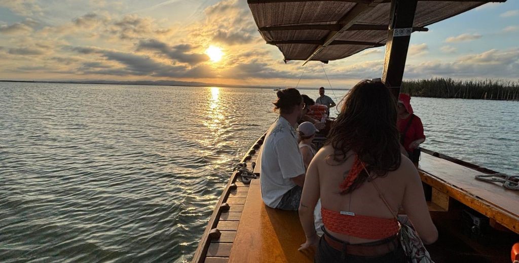 Paseos en barca al atardecer en La Albufera con Visit Albufera - Mamá Tiene un Plan.