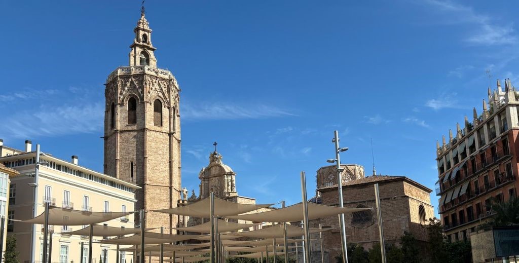 Casco histórico de Valencia con su catedral - Mamá Tiene un Plan.