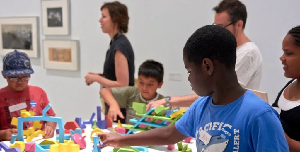 Visita el Museo Reina Sofía con niños, en familia y gratis