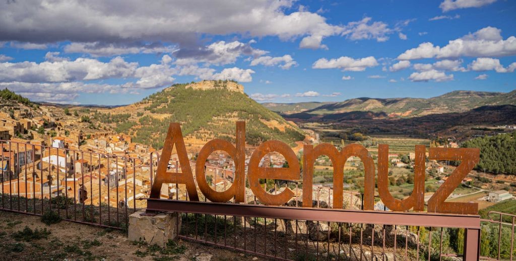 El municipio de Ademuz, Valencia, se enclava en lo alto de una montaña - Mamá Tiene un Plan.