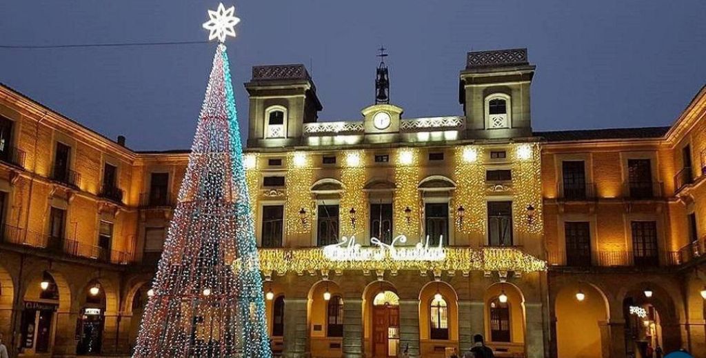 Plaza del Mercado Chico de Ávila en Navidad - Mamá tiene un Plan.