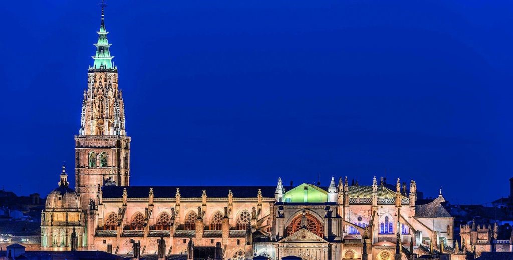 La catedral de Toledo por la noche es un espectáculo - Mamá Tiene un Plan.