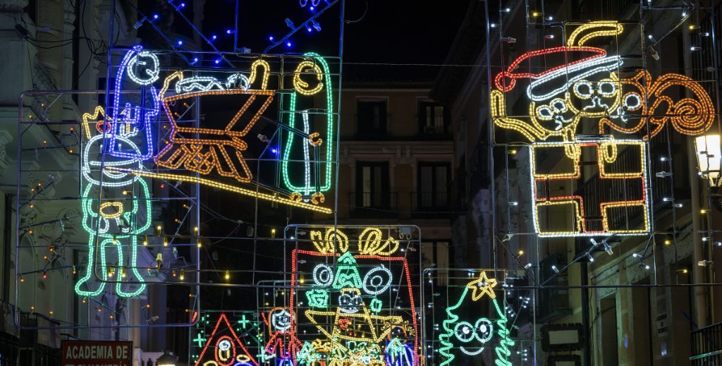 Iluminación navideña de 2024 inspirada en los dibujos premiados en la primera edición del concurso escolar de dibujo para el diseño de iluminación navideña organizado por el Ayuntamiento de Madrid | Imagen: Miguel Berrocal.