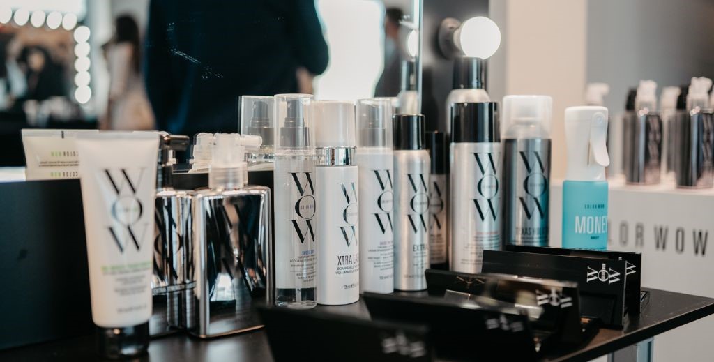 Gama de productos capilares Color Wow - Mamá Tiene un Plan.