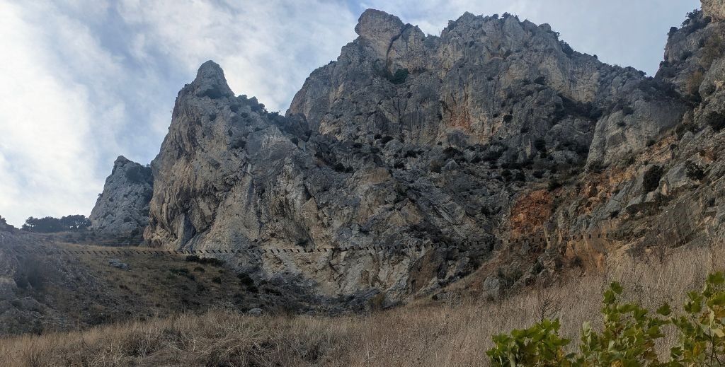Montes Obarenes - Mamá Tiene un Plan.