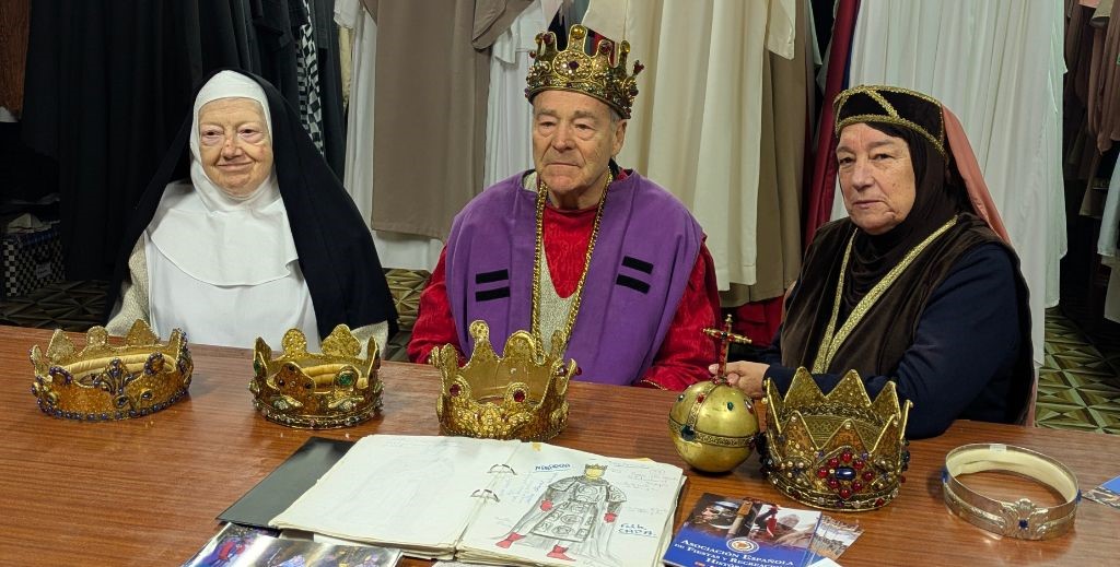 Miembros de la Asociación El Cronicón de Oña - Mamá Tiene un Plan.