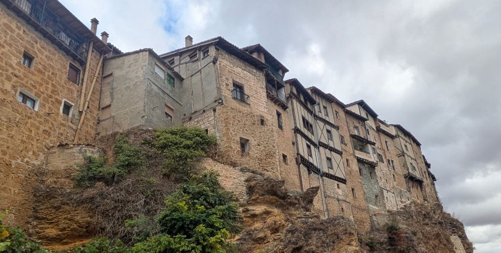 Casas Colgadas de Frías, Burgos - Mamá Tiene un Plan.