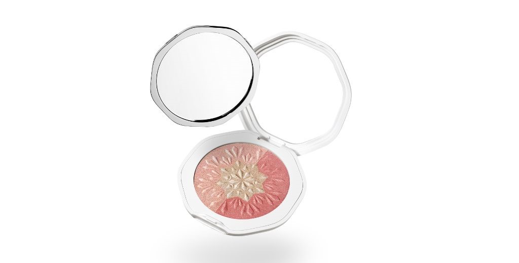 Kiko Milano maquillaje Navidad Snow-Kissed Holiday Slopes Multi-Glow Highlighter.